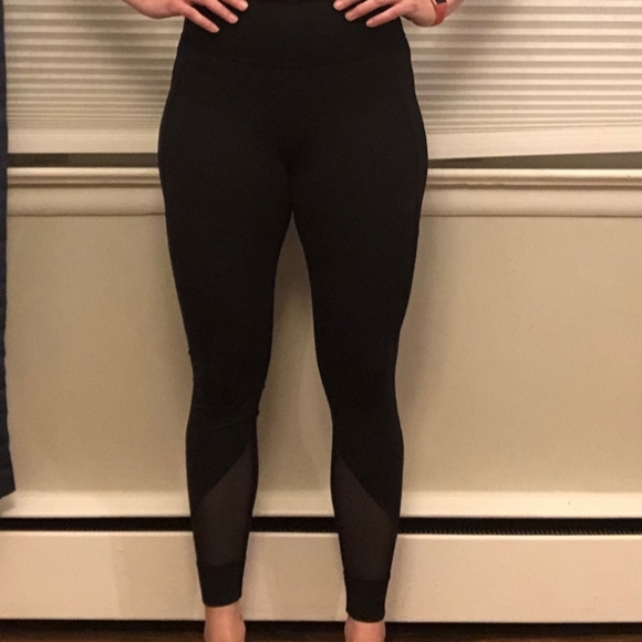 Chic lululemon mesh leggings - Picture 4 of 8